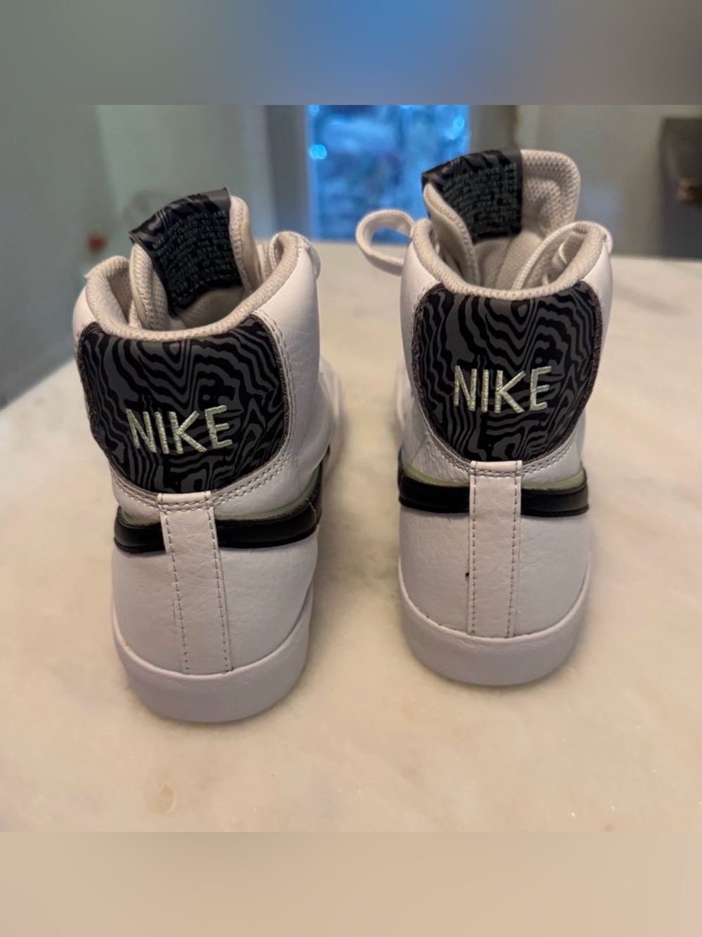 Like New Worn Twice Women’s Nike Shoes Size 6.5 - Picture 2 of 3
